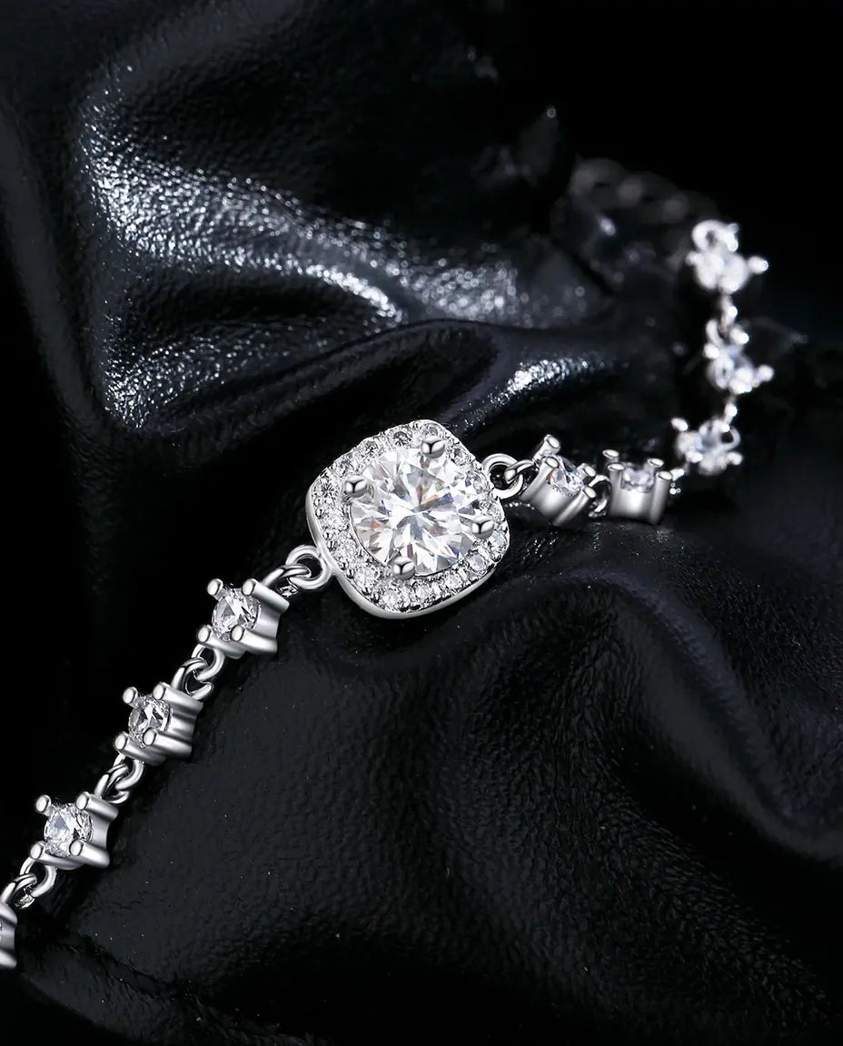 Moissanit Armband mit Halo – 0,8 ct im Kissenschliff, Farbe D, Kette aus 925 Sterlingsilber, verstellbar