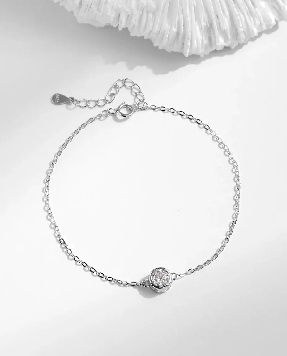 Moissanit Armband Solitär 0,5 ct – Farbe D in Zargenfassung an einer Gliederkette aus 925 Sterlingsilber, verstellbar