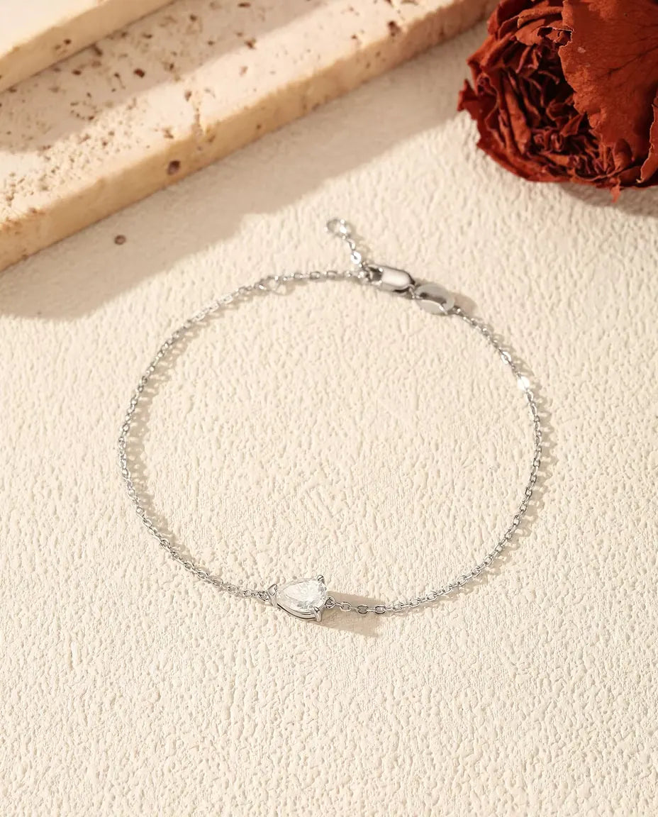 Moissanit Armband im Tropfenschliff - 0,80 ct in D-Farbe, 5 x 7 mm, feine Kette aus 925 Sterlingsilber