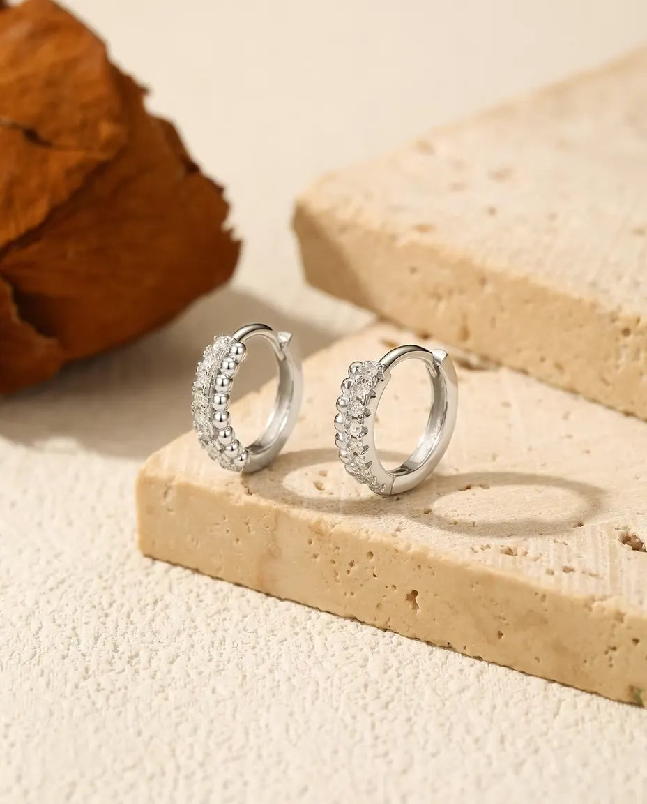 Moissanit Creolen mit Pavé - sechzehn Steine à 1,3 mm in zwei Reihen, 12 mm Durchmesser, 925er Sterlingsilber