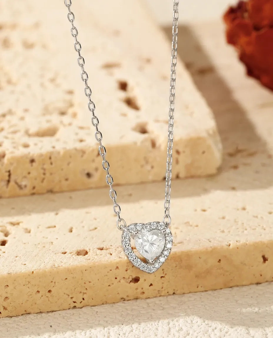 Moissanit Kette Herz mit Halo – 0,5 ct im Herzschliff, Farbe D, Anhänger aus 925er Sterlingsilber