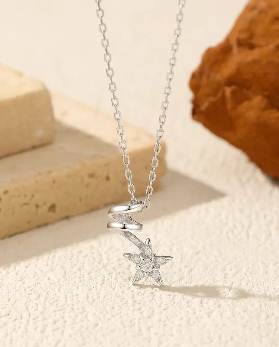 Moissanit Sternkette - 2 mm Mittelstein mit fünf Pavé-Akzenten und Spiralglied, 925er Sterlingsilber, 40+5 cm