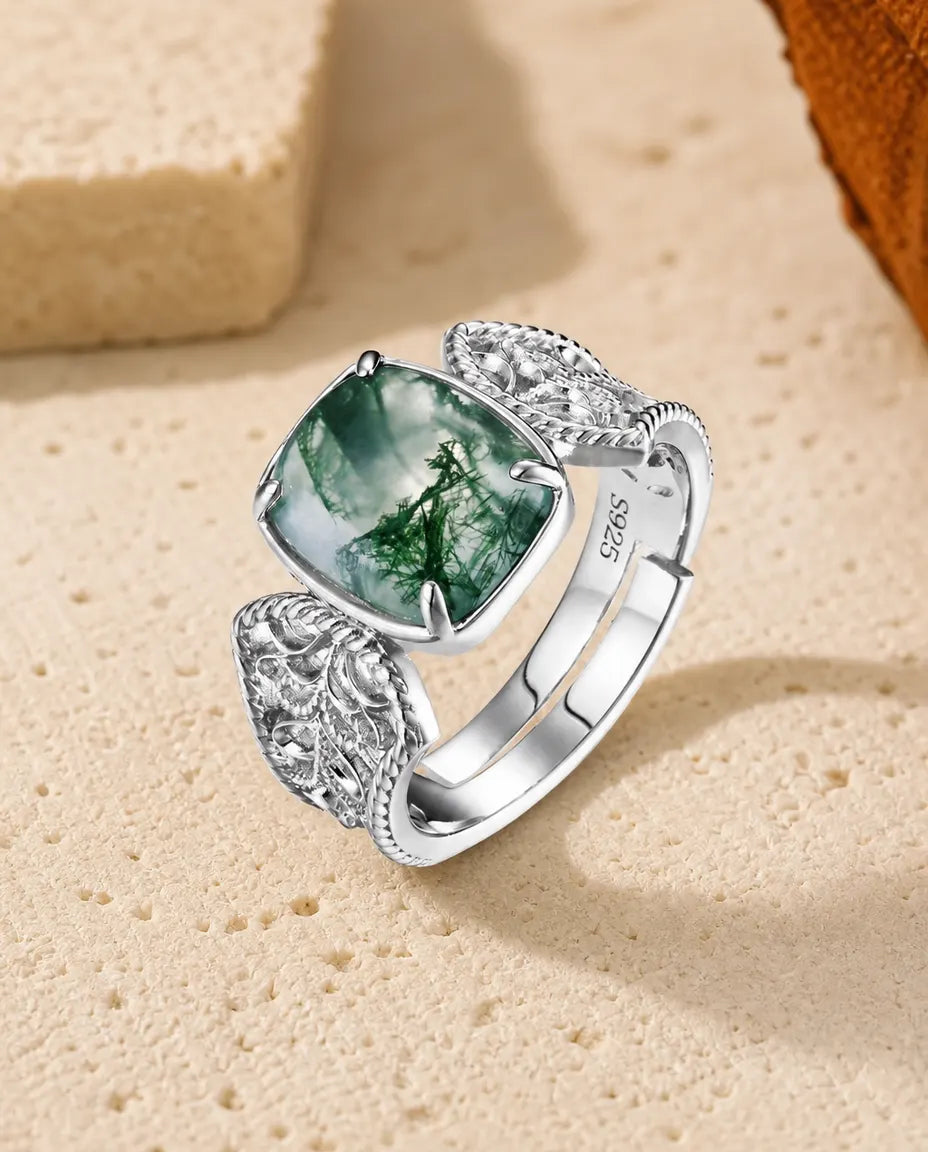 Moosachat Ring – großer Cabochon im Kissenschliff mit filigraner Ringschiene, 925er Sterlingsilber, größenverstellbarer Cocktailring