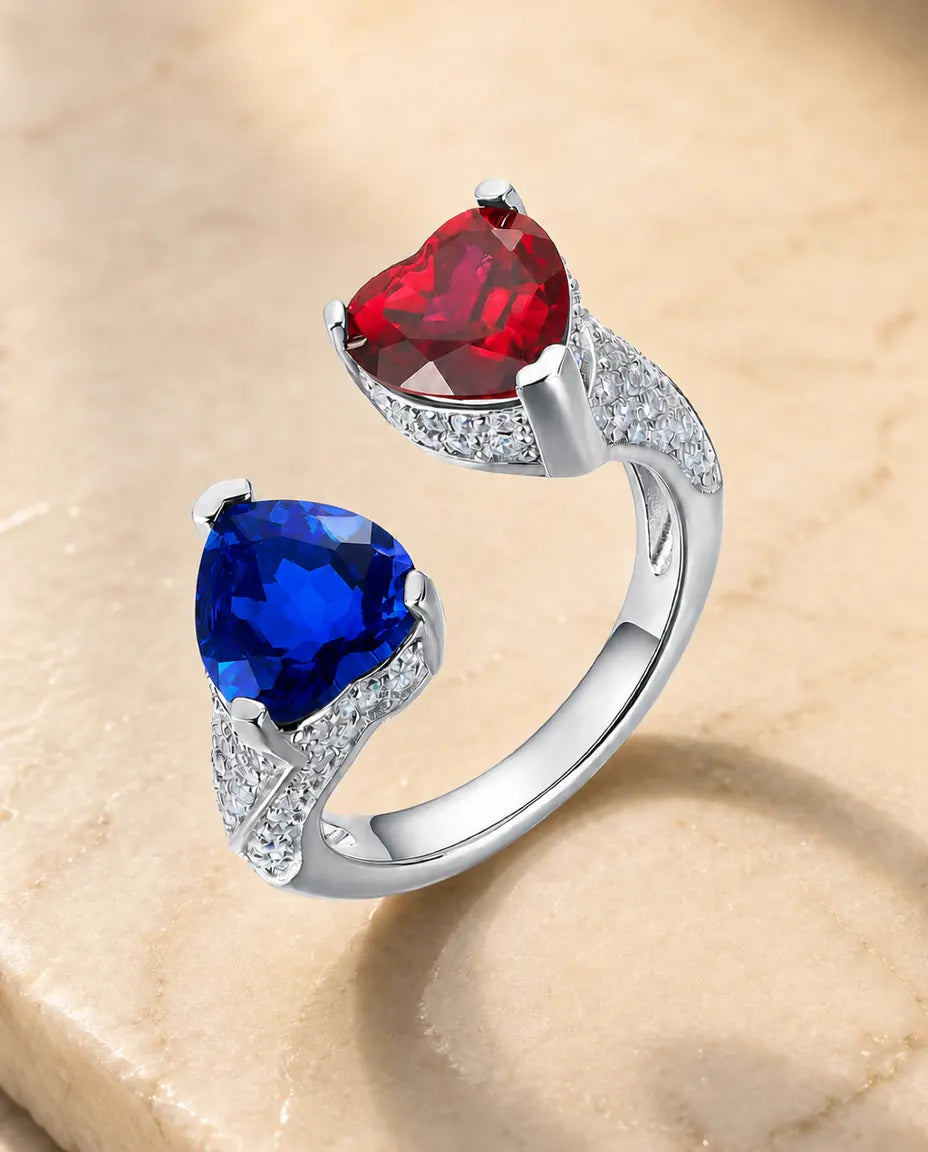 Saphir Ring – Toi-et-Moi mit zwei Herzen aus Labor-Saphir und Labor-Rubin, 925er Sterlingsilber, größenverstellbar