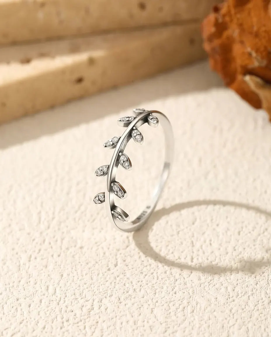 Zirkonia Blätter Ring - zehn Blätter im Pavé auf 1,3 mm Band aus 925 Sterlingsilber, Olivenzweig, Größe 5 bis 9