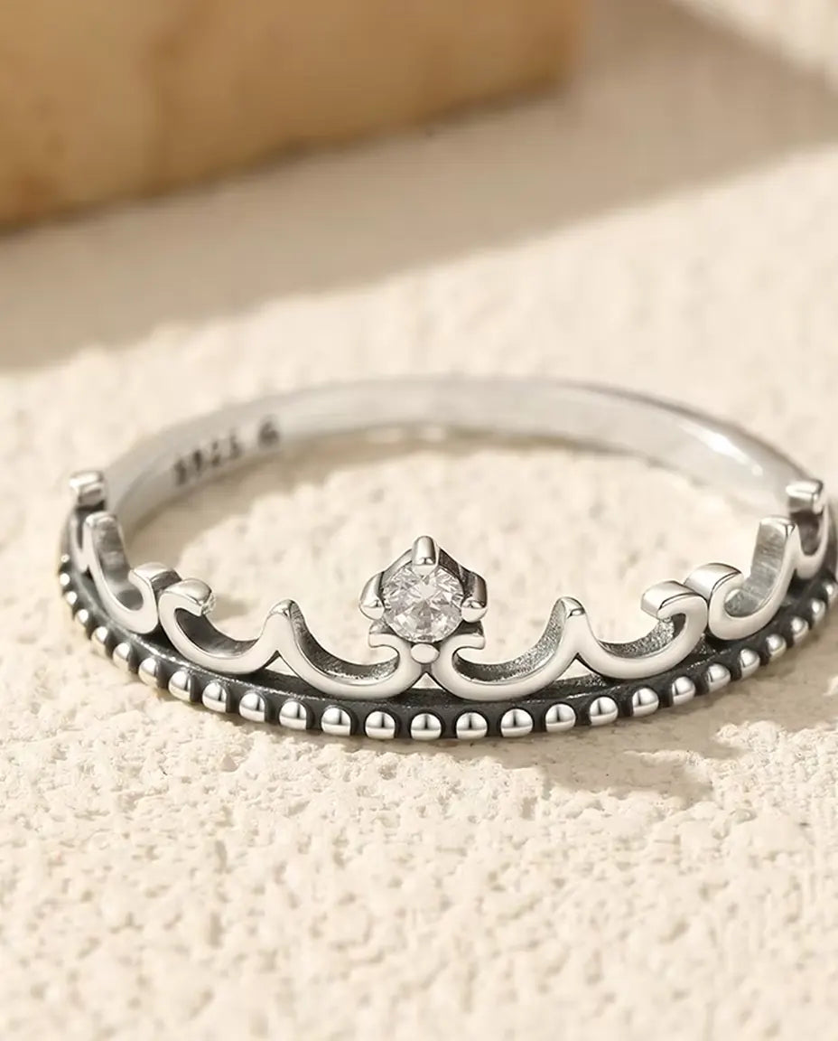 Zirkonia Ring als Tiara – geschwärzte Krone mit Perlrand und 2 mm Stein, 925 Sterlingsilber, Größen 5-9