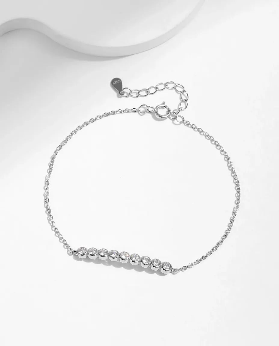 Moissanit Armband mit neun Steinen – 2,5 mm in Zargenfassung auf 925 Sterlingsilber, 16+4 cm verstellbar
