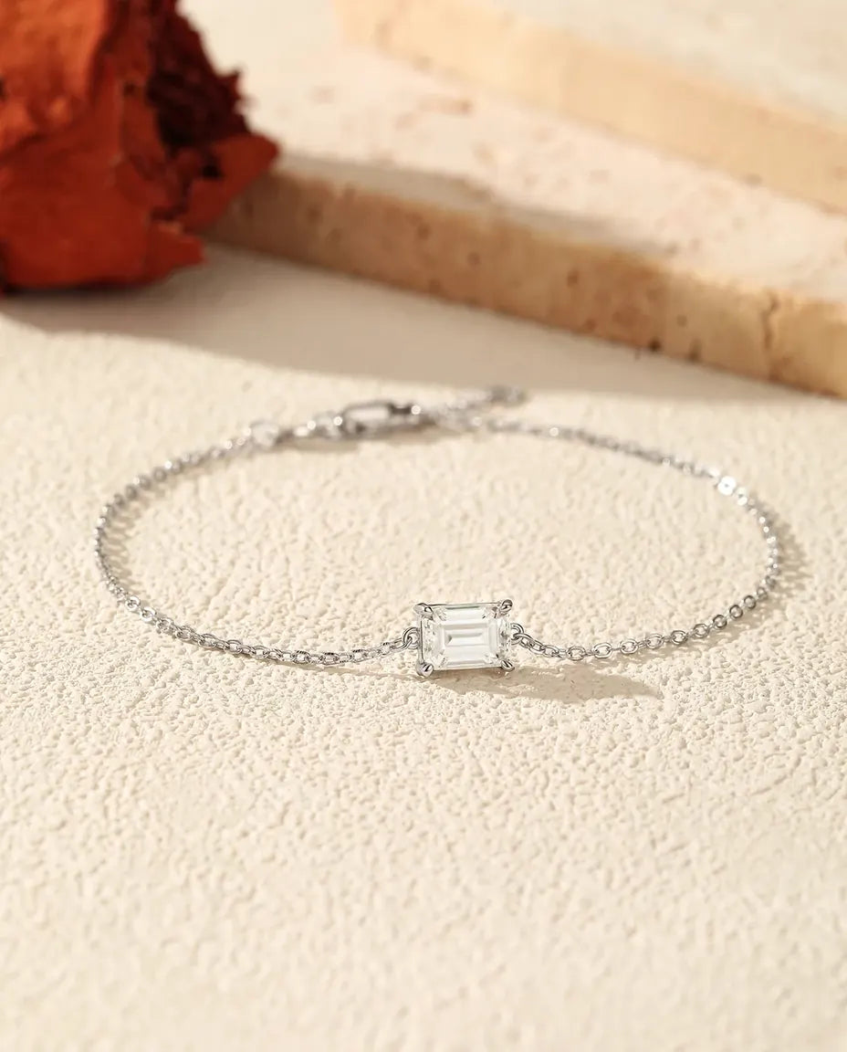 Moissanit Armband im Smaragdschliff – 1 ct in Farbe D, quer gefasst an einer Ankerkette aus 925 Sterlingsilber, 16+3 cm