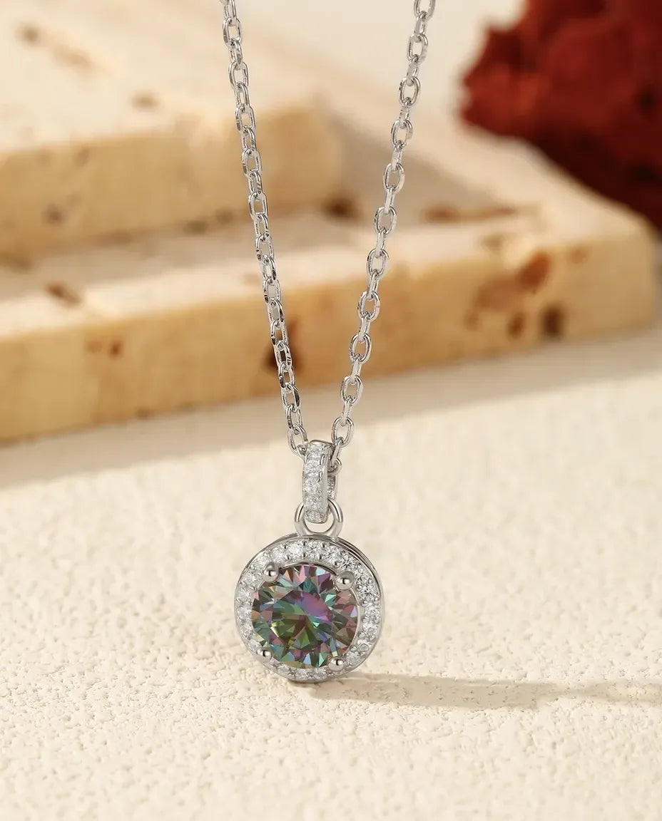 Moissanit Kette mit Farbwechsel-Stein – 1 ct rund in Petrol bis Grünblau, Pavé-Halo aus 925 Sterlingsilber, 40+5 cm