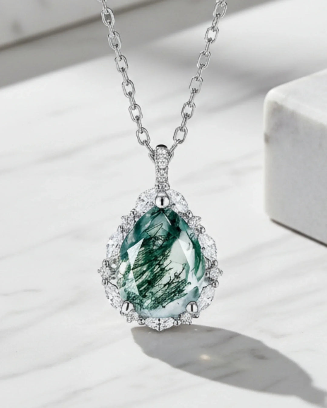 Moosachat Kette – Tropfenschliff im Zirkonia-Halo, natürlicher grüner Moosachat, 925er Sterlingsilber, Geschenk für sie