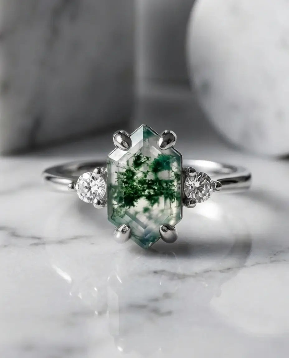 Moosachat Ring – Hexagon-Schliff mit drei Steinen, größenverstellbar, Silber- oder Goldton, Geschenk für Sie