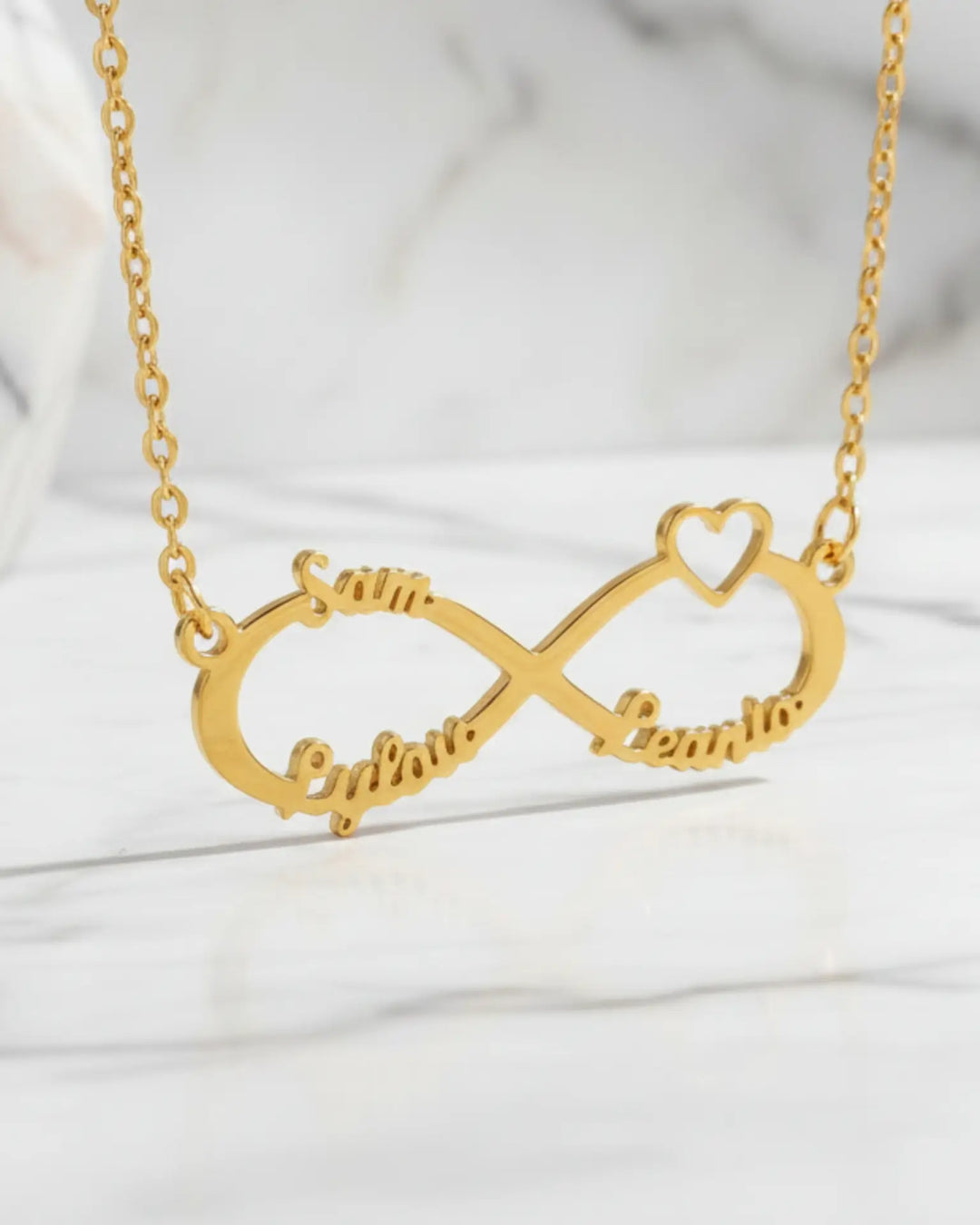 Namenskette Infinity mit 3 Namen – 925er Sterlingsilber mit Herz-Detail, personalisiert, Geschenk für Sie, Mama, beste Freundinnen