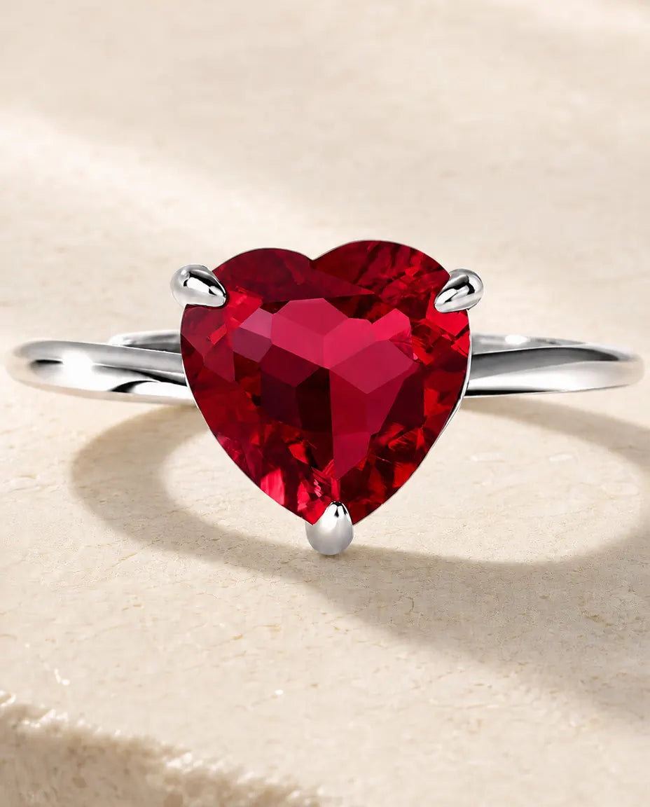 Rubin Ring – Herz-Schliff Solitär, im Labor gezüchteter Rubin, größenverstellbar, 925er Sterlingsilber, Ring für Damen