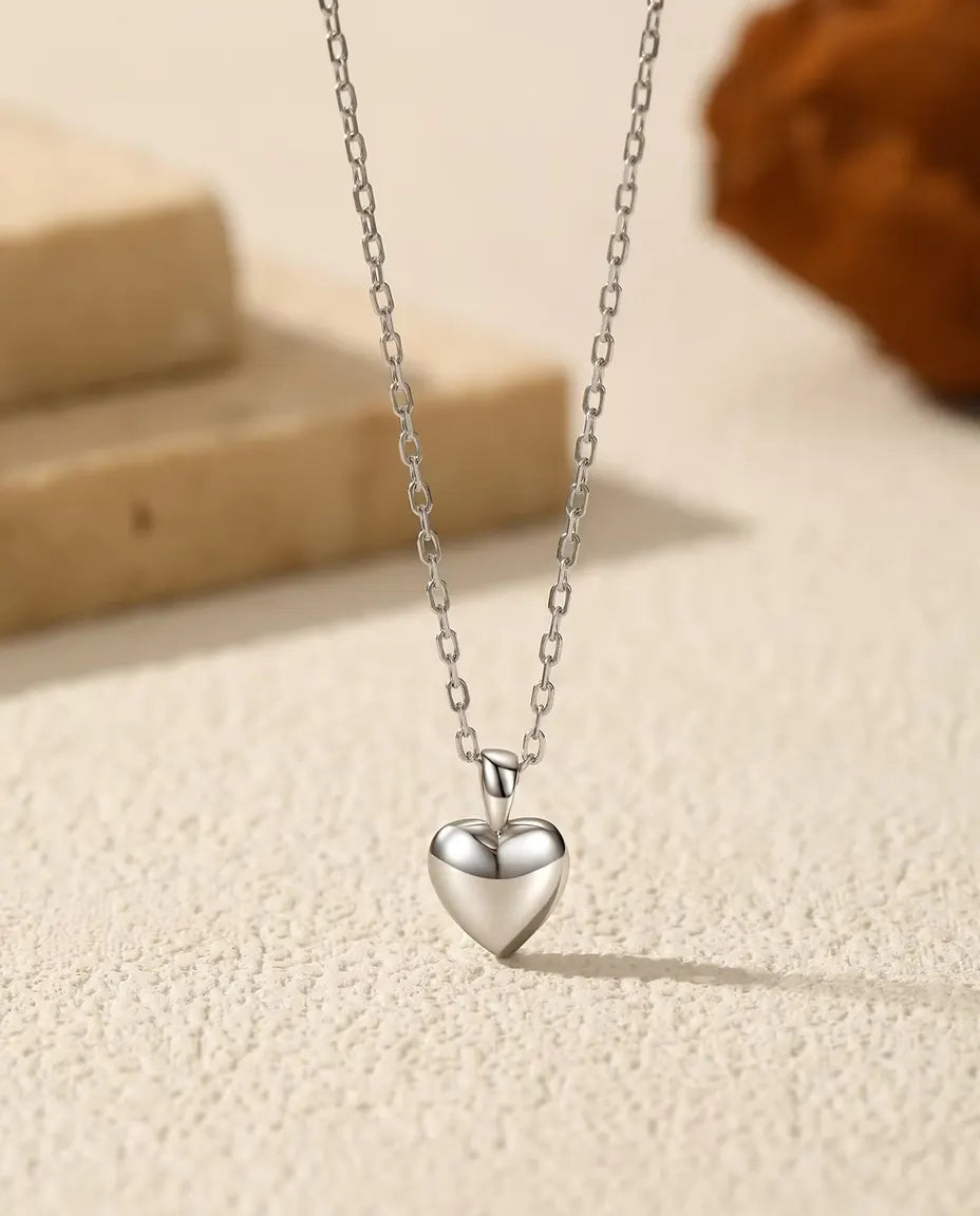 Silberkette mit kleinem Herz – gewölbter Herzanhänger 6 mm aus 925 Sterlingsilber, zarte Kette 40+5 cm